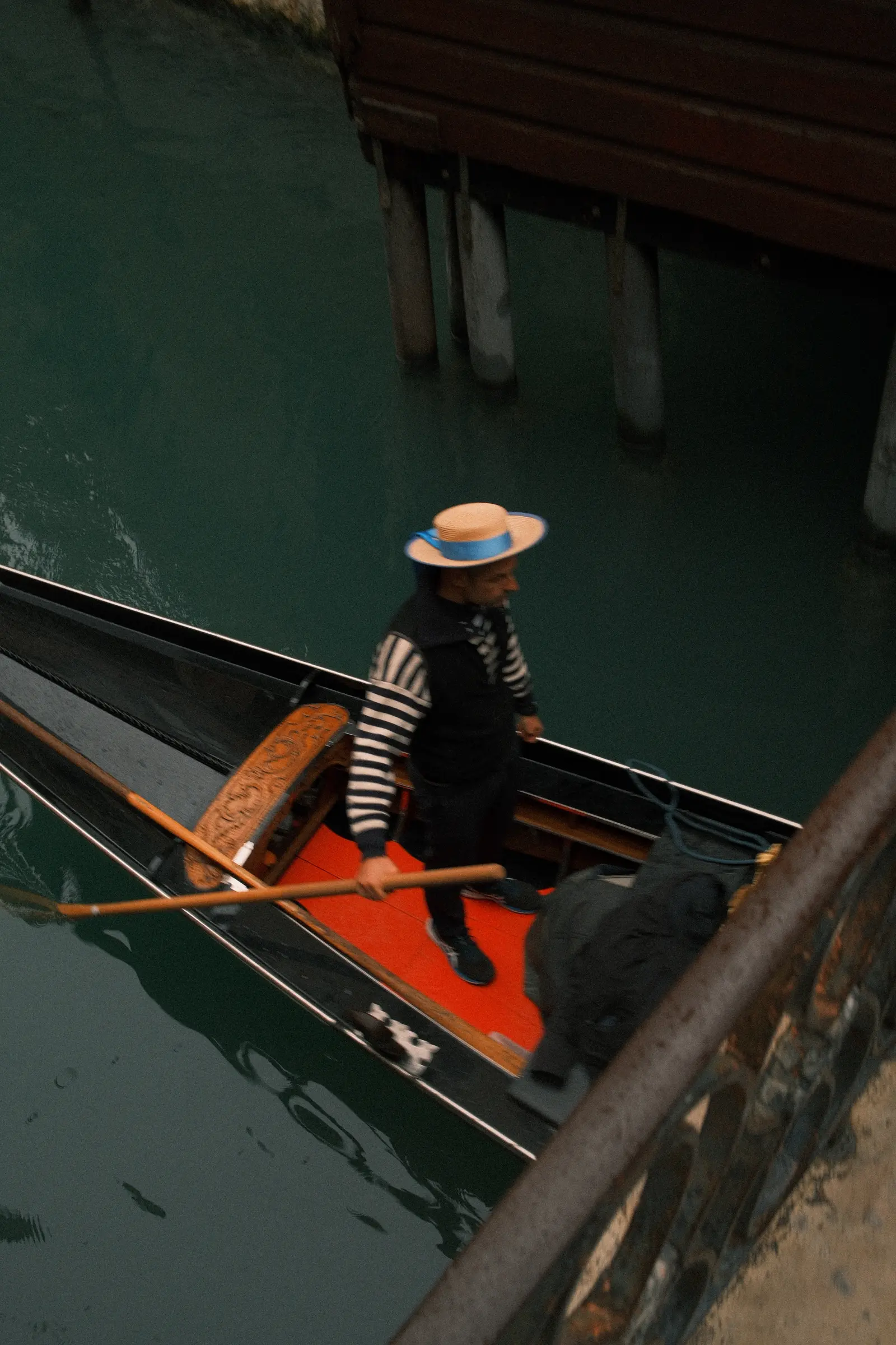 Gondolier seen from above